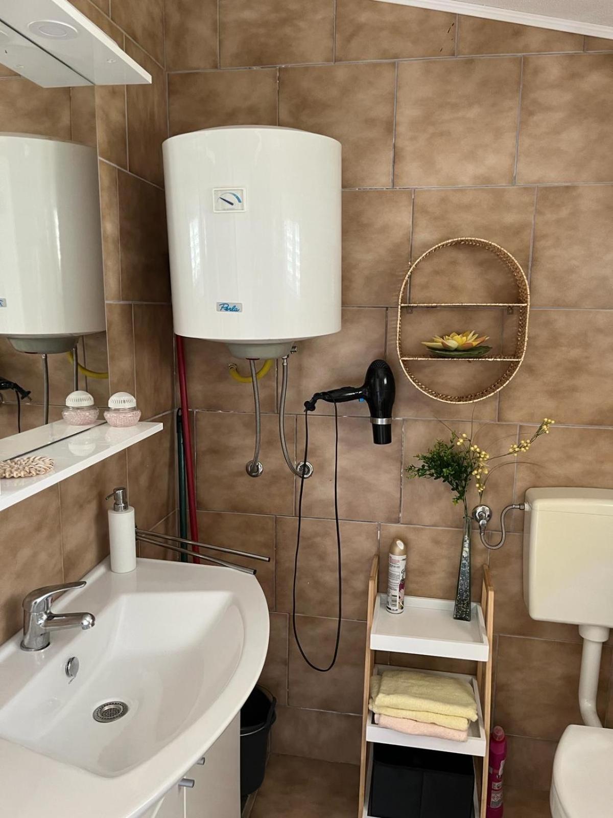 Apartmani Fijan Pag Town Esterno foto